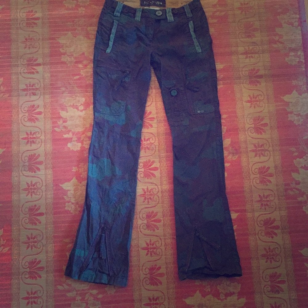Amazing floral camouflage "cargo pants."